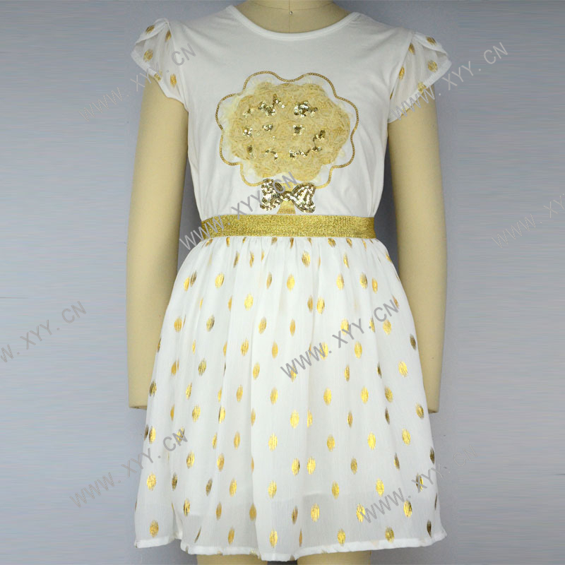 Girl's t-shirt and skirt