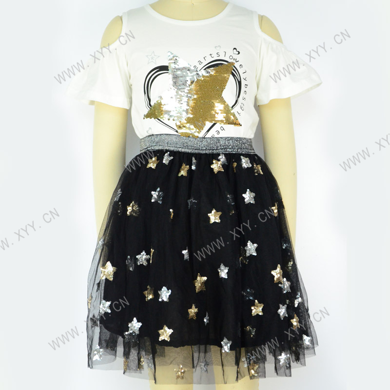 Girl's t-shirt and skirt