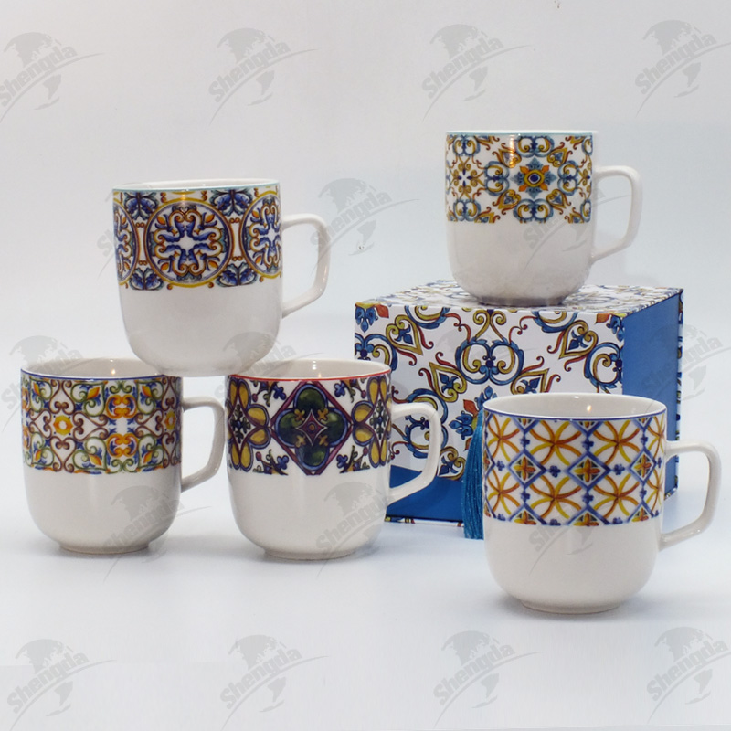 Mug with lid with metal filter with ITALY Design