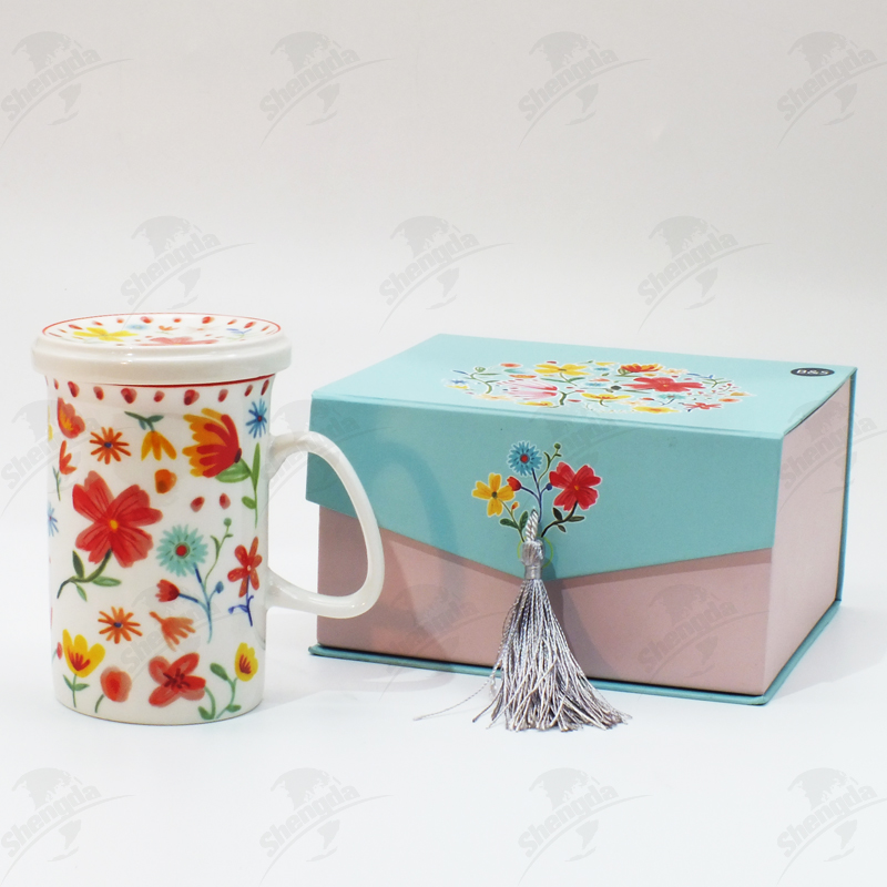 Mug +lid with flower design