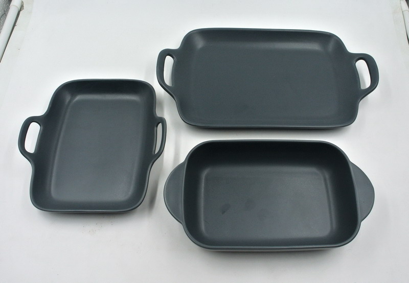 Matte grey bakeware