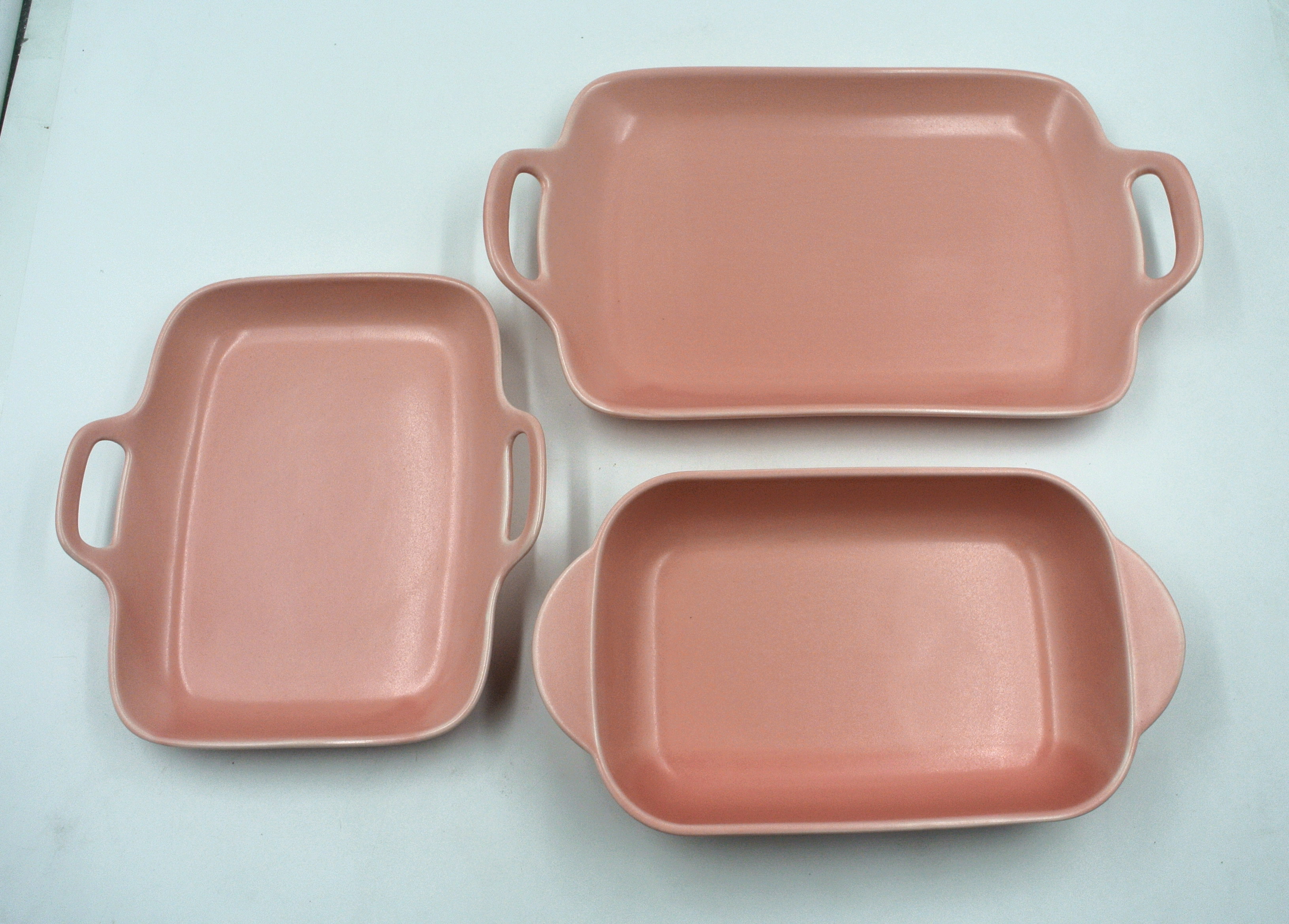 Matte pink Bakeware