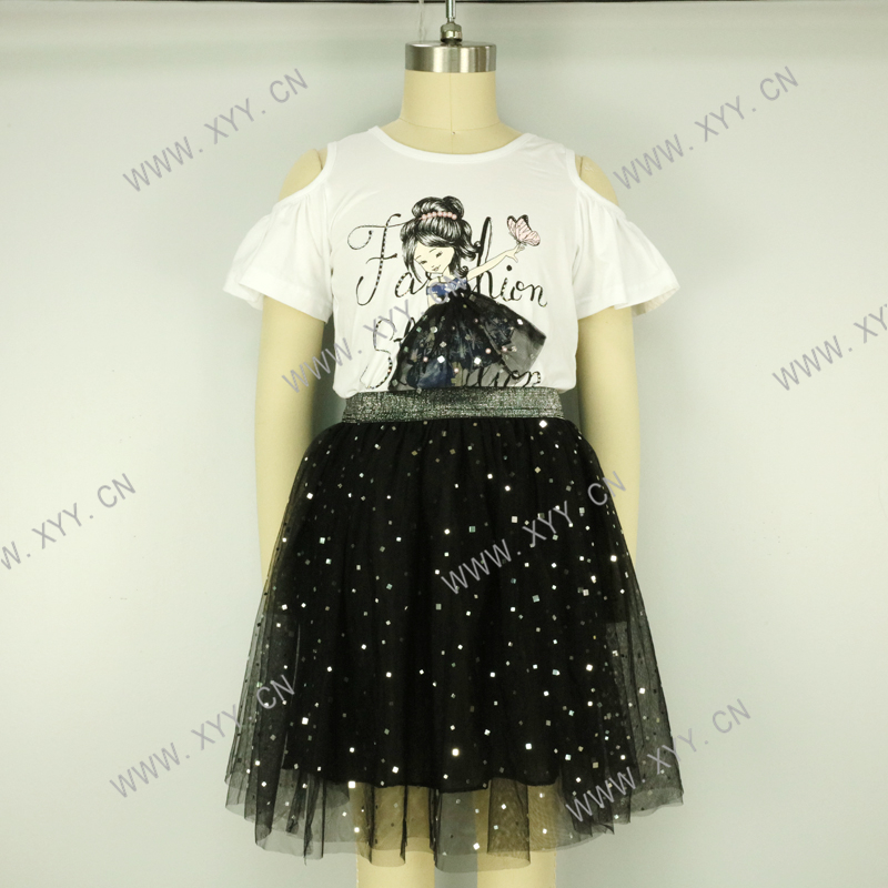 Girl's t-shirt and skirt