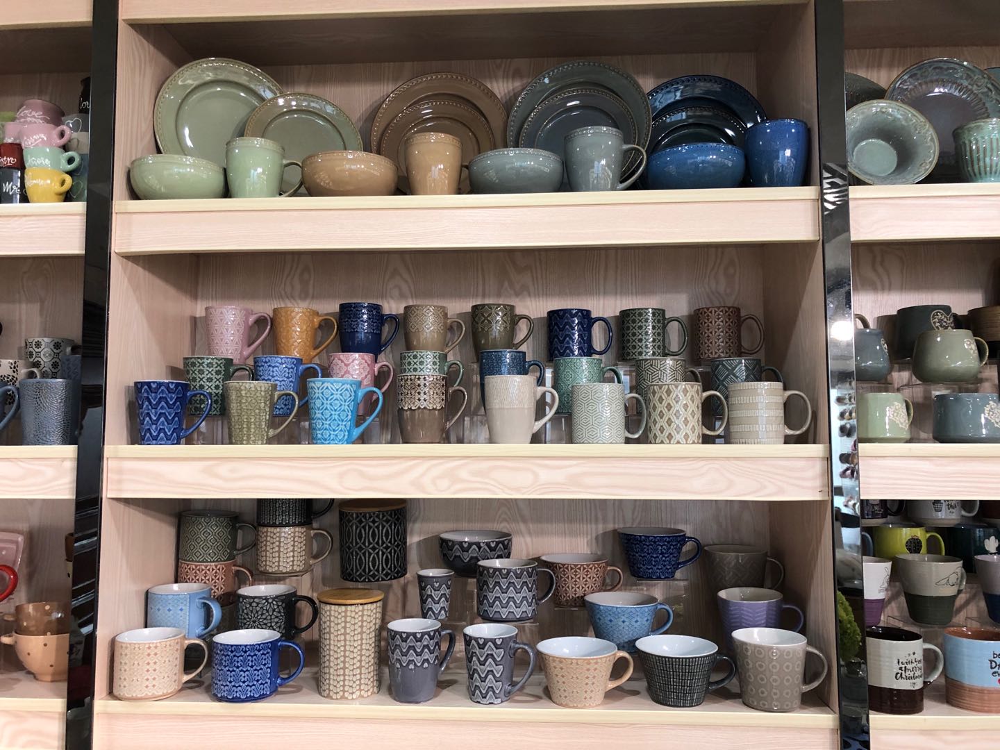 Changsha Hongya Ceramics Co., Ltd. – embossed porcelain tableware 3
