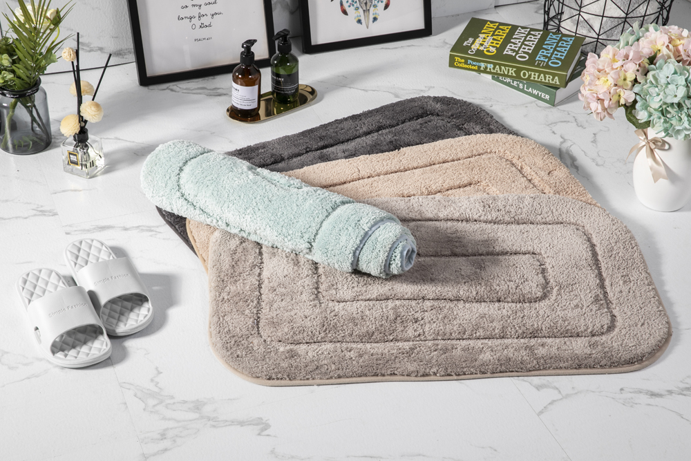 Solid color microfiber bath mat