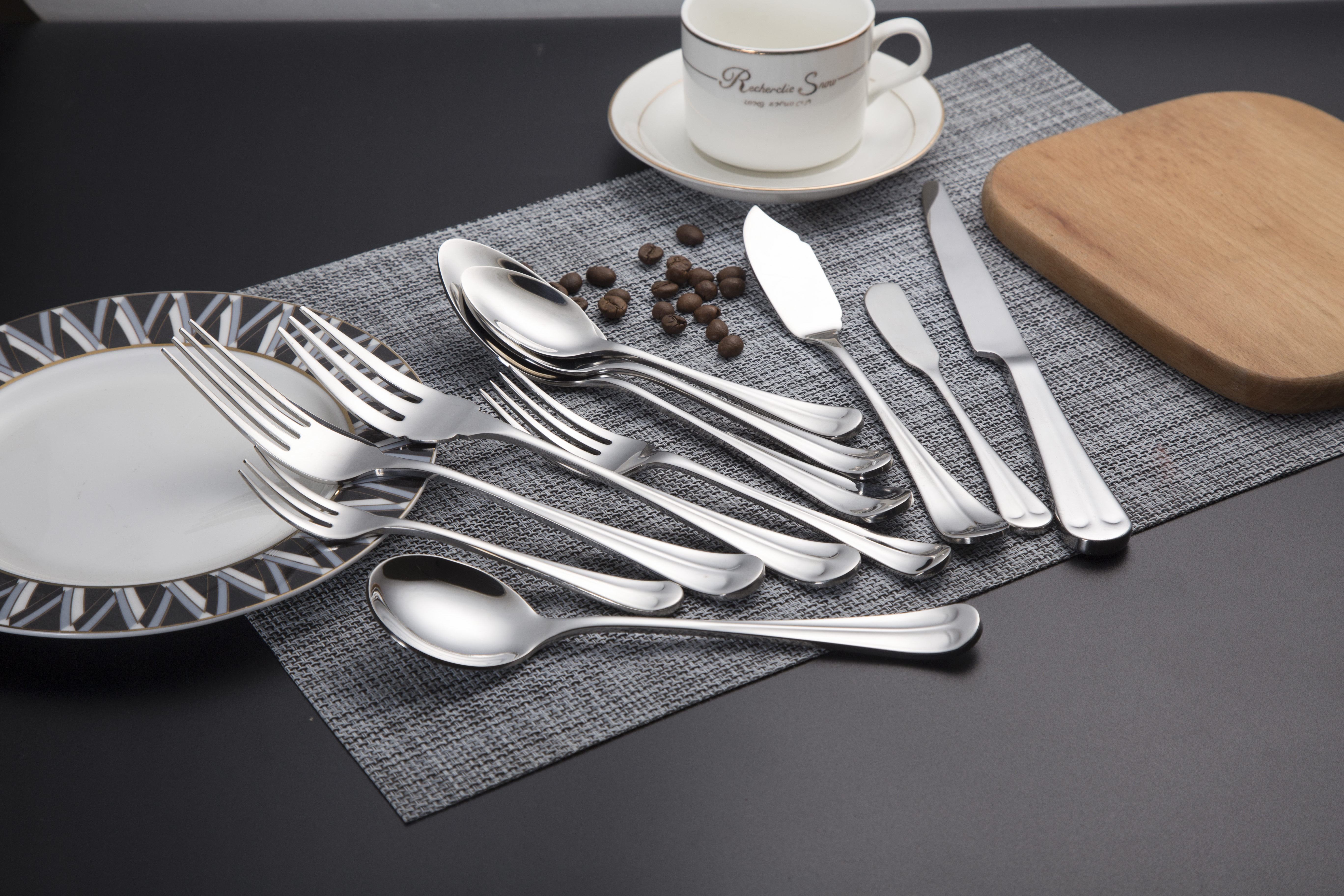 Stainless steel cutlery flatware set