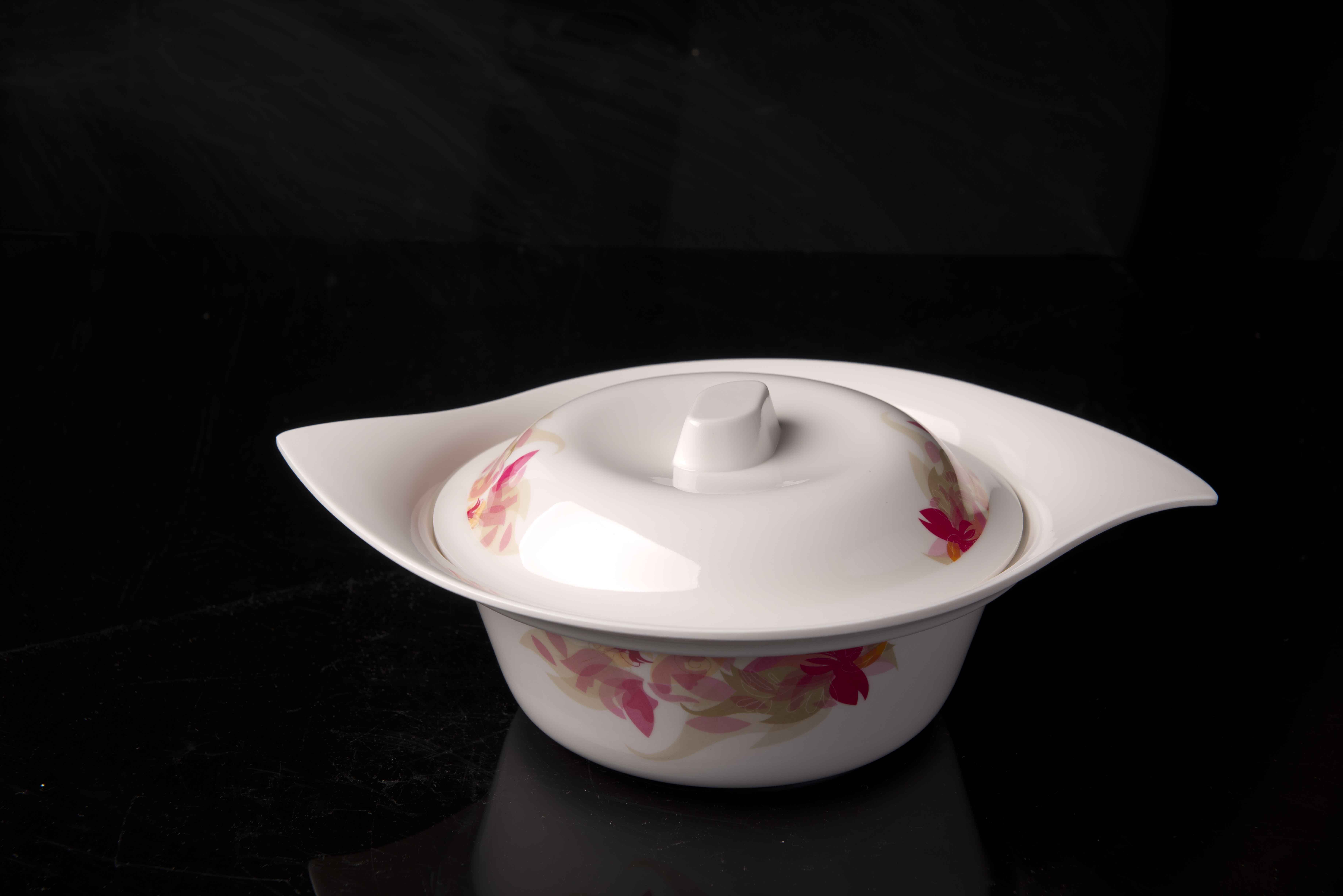 Melamine bowl with cover