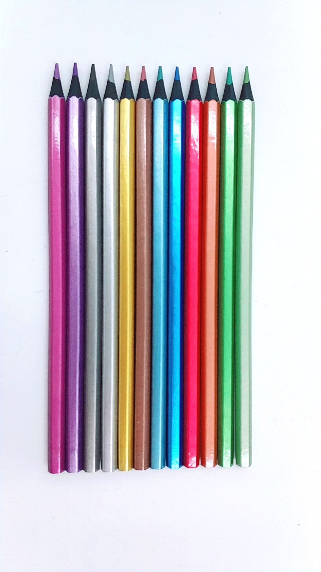 Pearlescent hexagonal color pencil