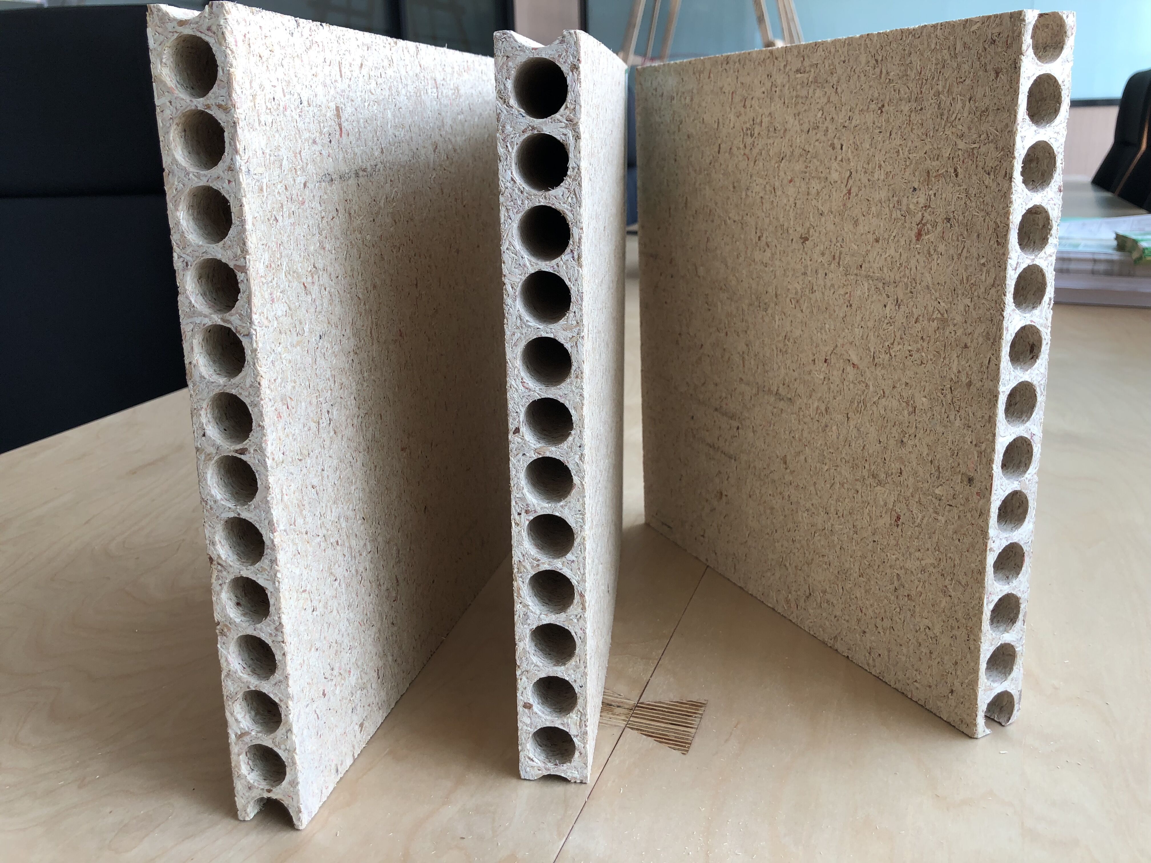 CONSMOS 33MM/38MM Hollow Chipboard