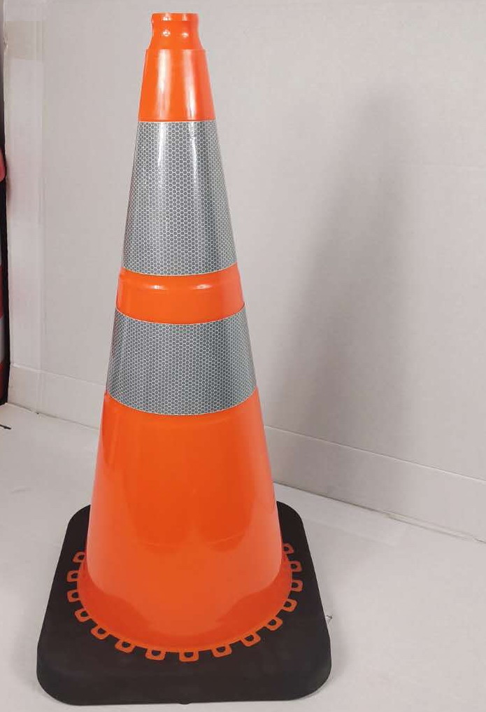 PVC traffic Cone for US standard in Heavy-duty Black base