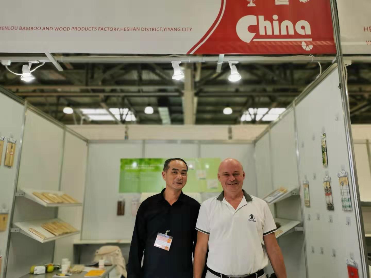 Yiyang Heshan District Huamenglou Bamboo and Wood Products Factory – Chopsticks 1