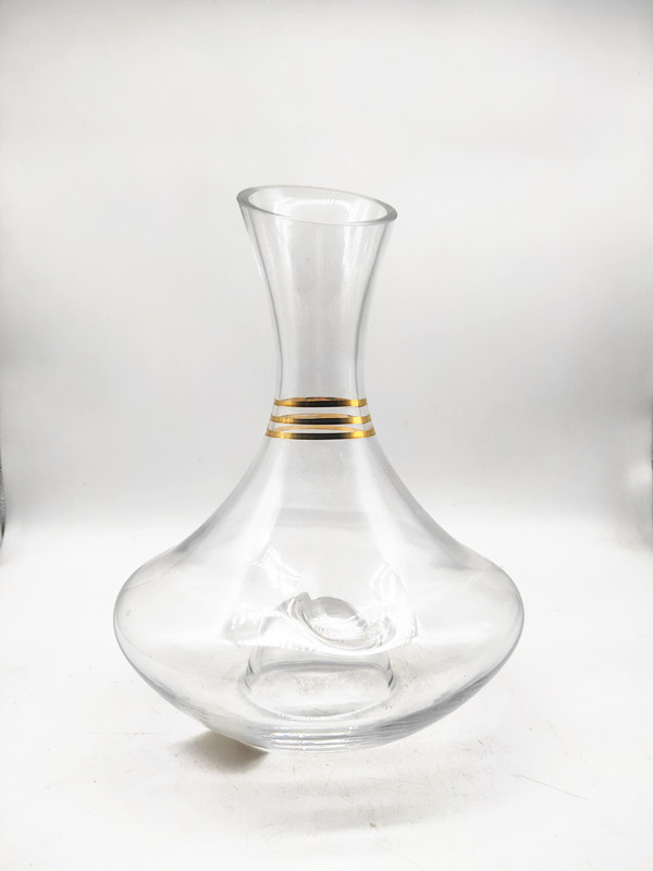 glass decanter with golden rim