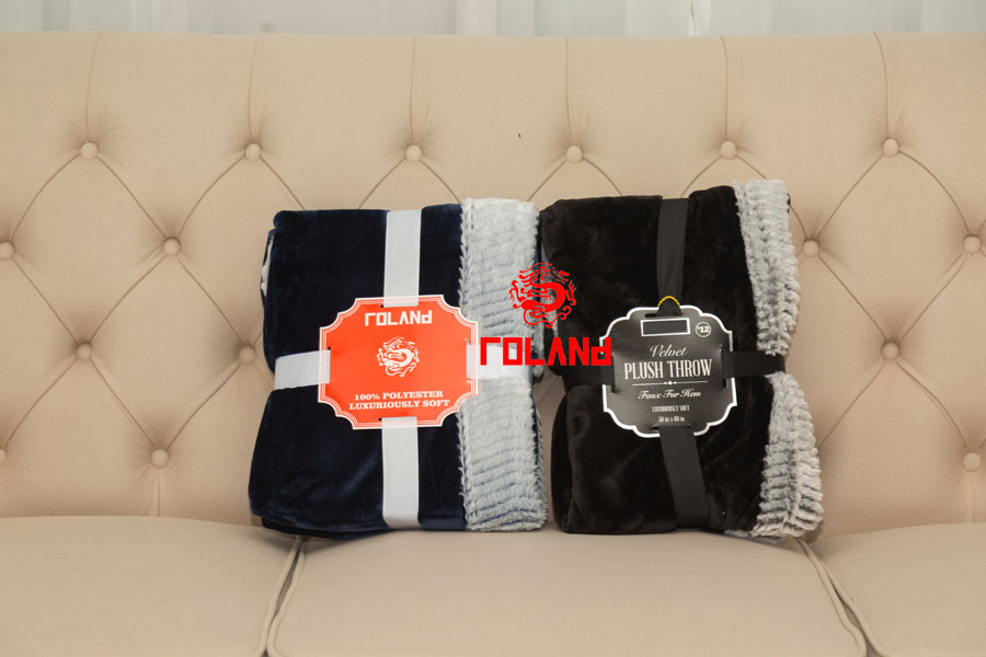 Solid Flannel With Pv Fur Piping Blanket