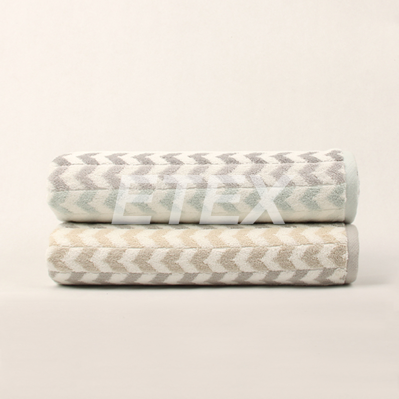 Yarn dyed jacquard terry adult towel