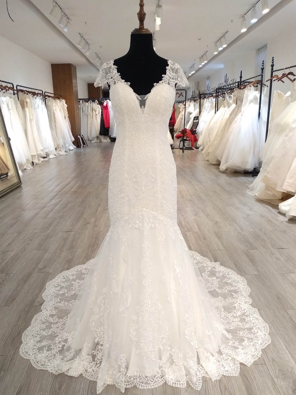 Real Smaple 100% off shoulder v-neck Embroidary Wedding Gown Mermaid Bridal Dress