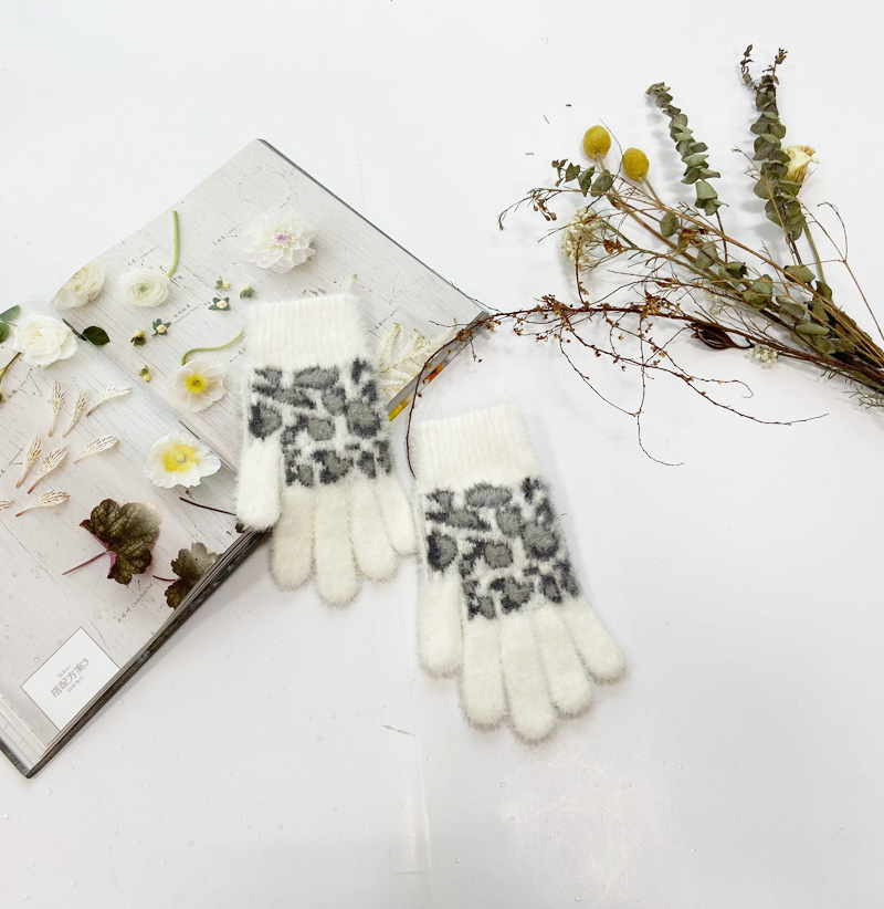 GL5 Ladies knitted gloves leopard glove fashion glove maigic glove touch screen gloves winter gloves