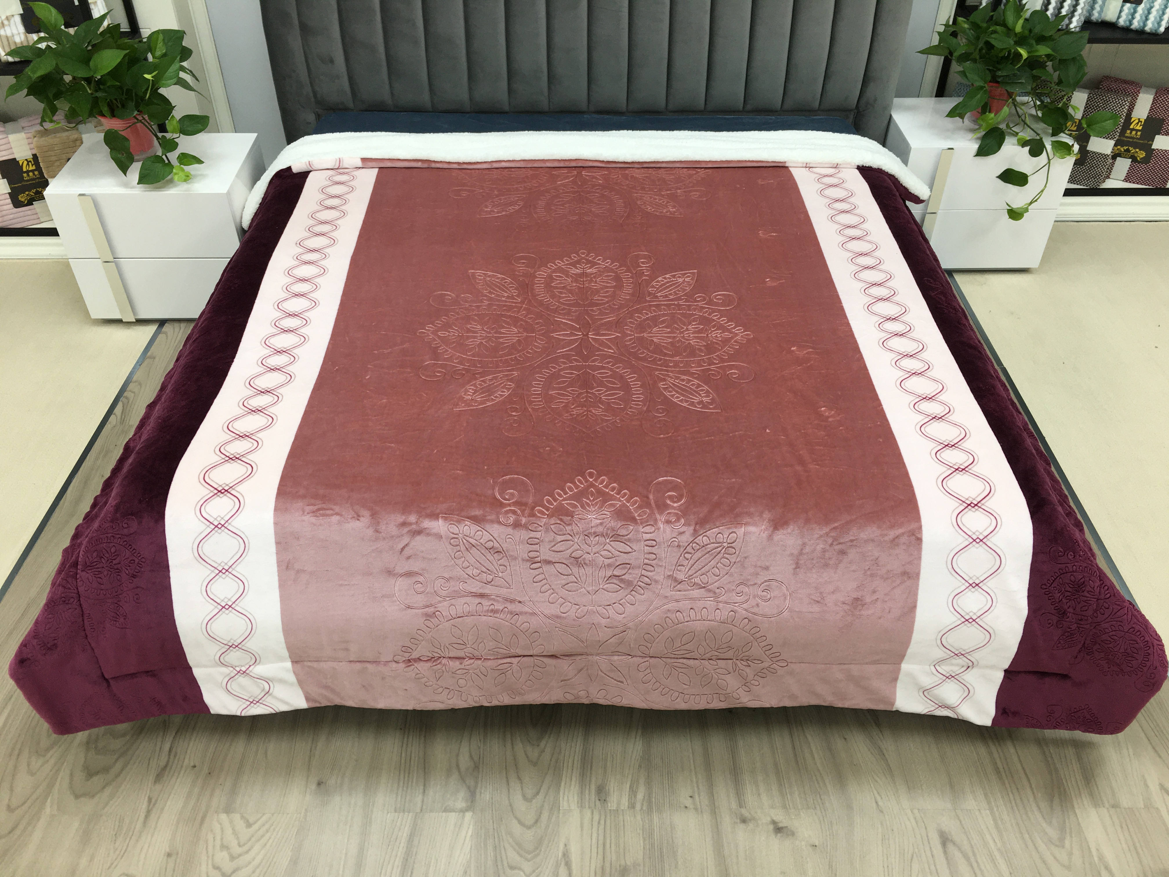 Printed with embossed flannel with sherpa quilting comforter Maroon