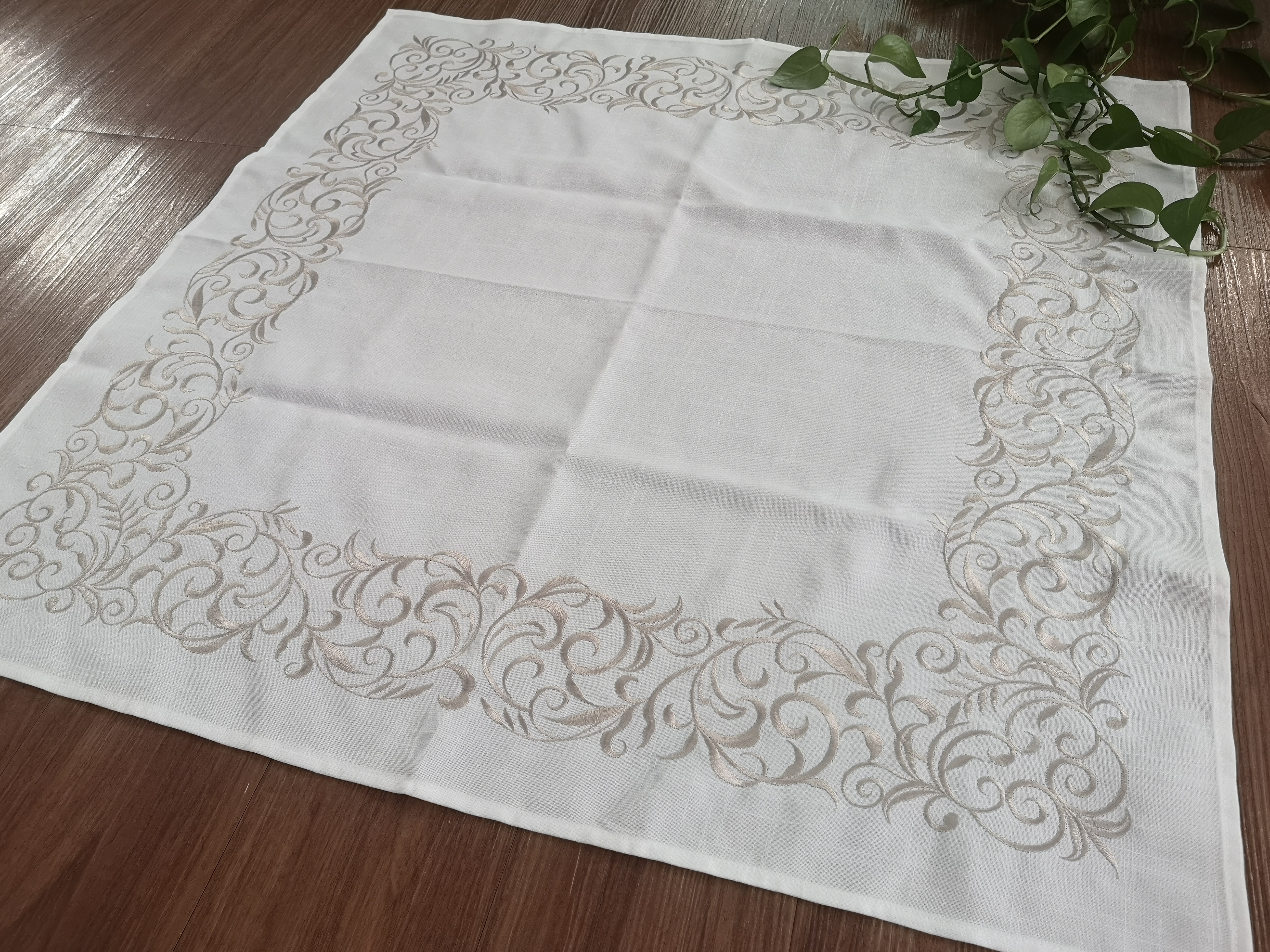 Embroidery table cloth from factory/Hailande