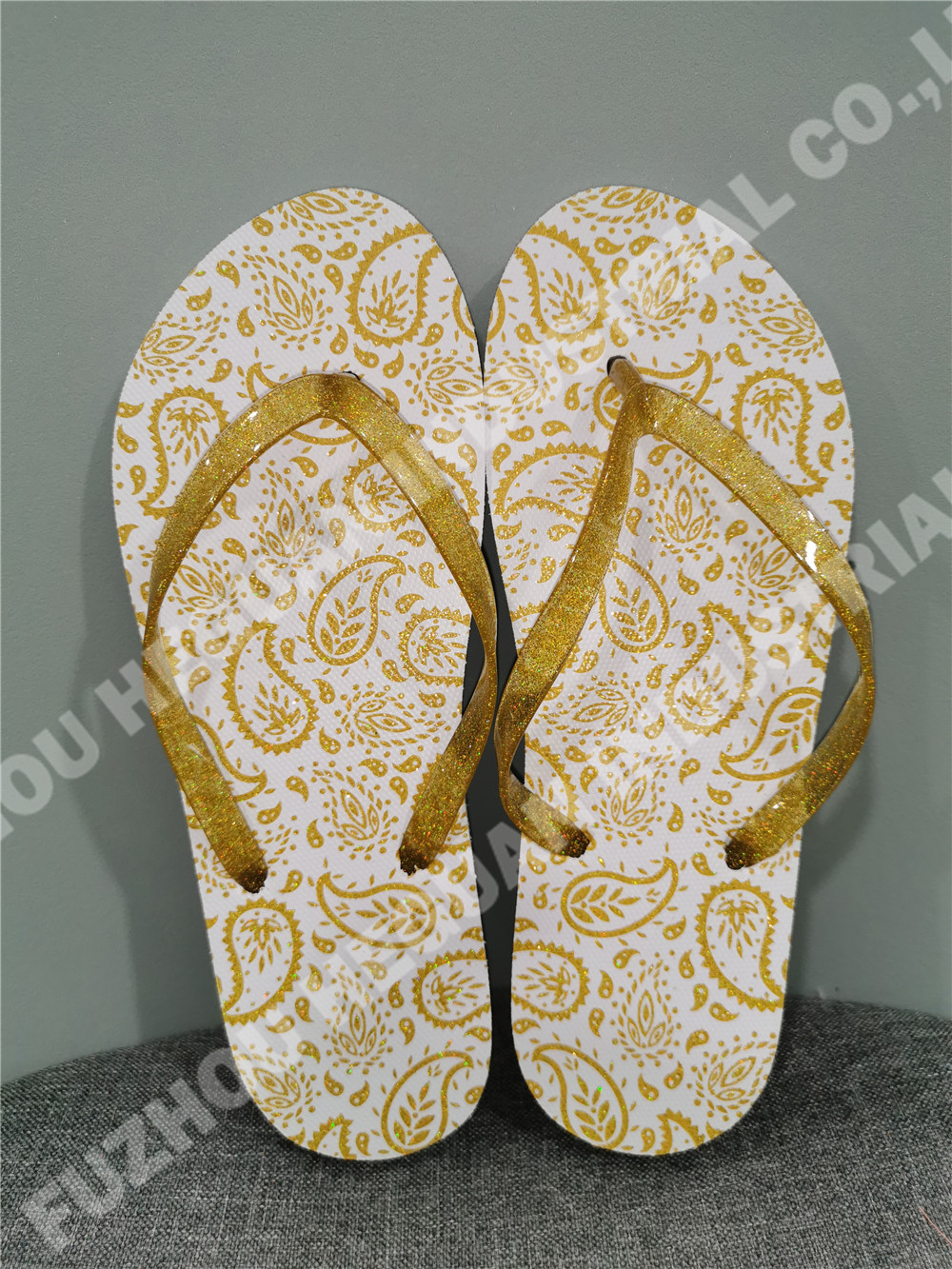 golden glitter lady beach flip flops