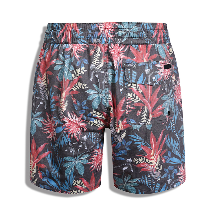 Men's print shorts with mesh lining