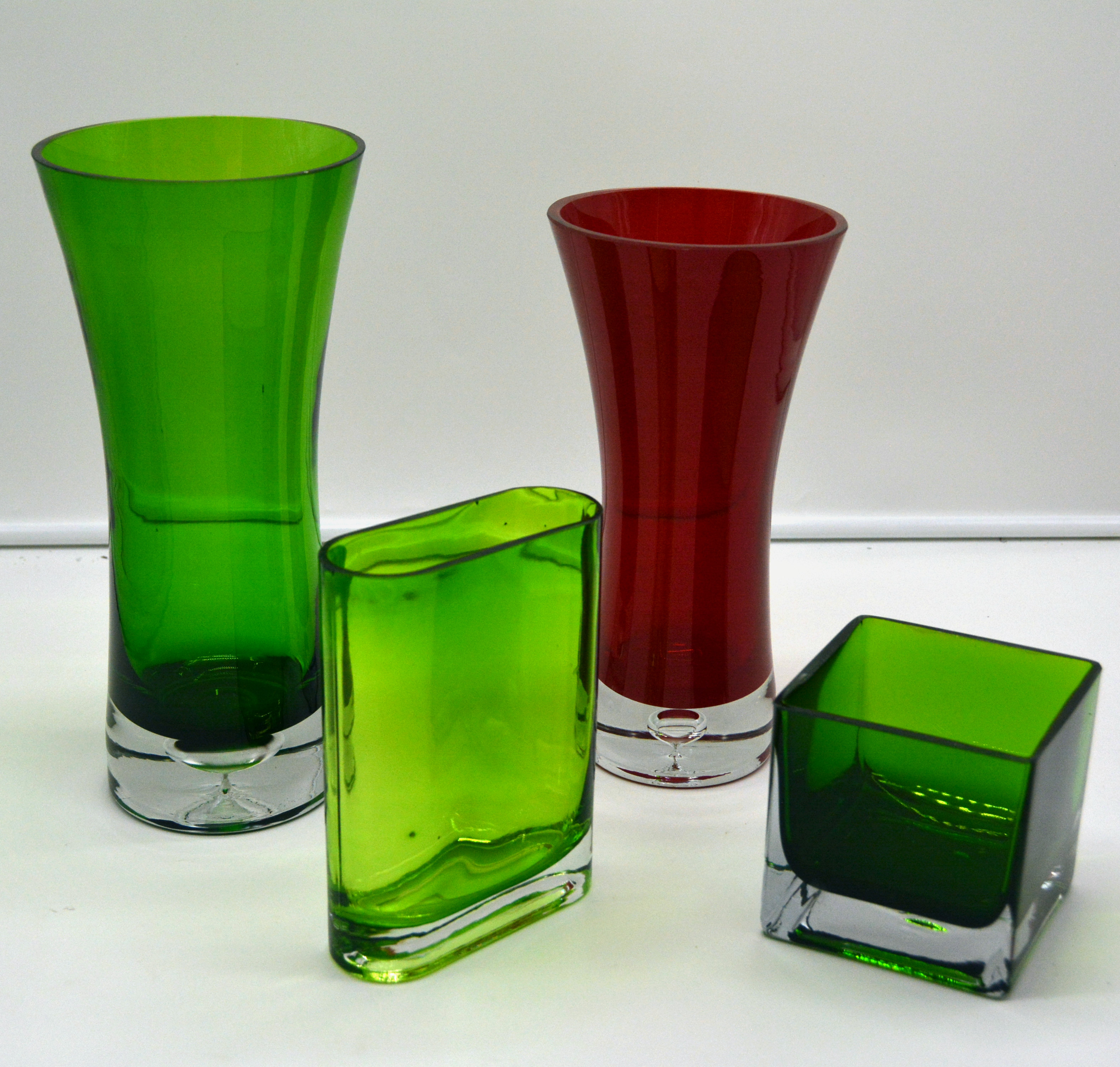 primary green glass vase