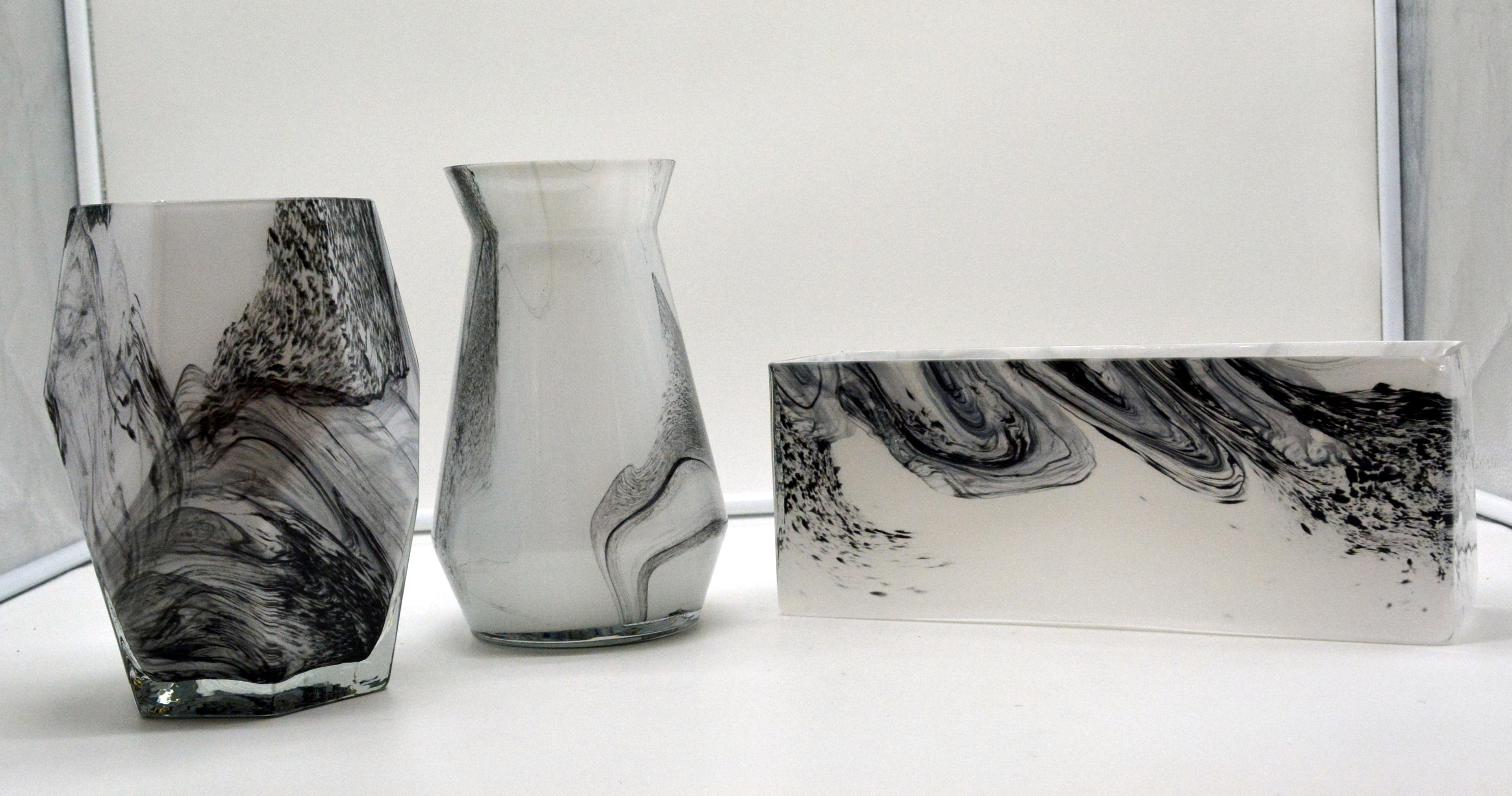 Glass vase with marbel