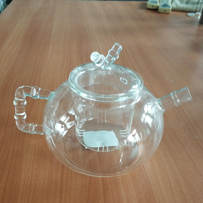 Glass tea pot with glass lid and filter
