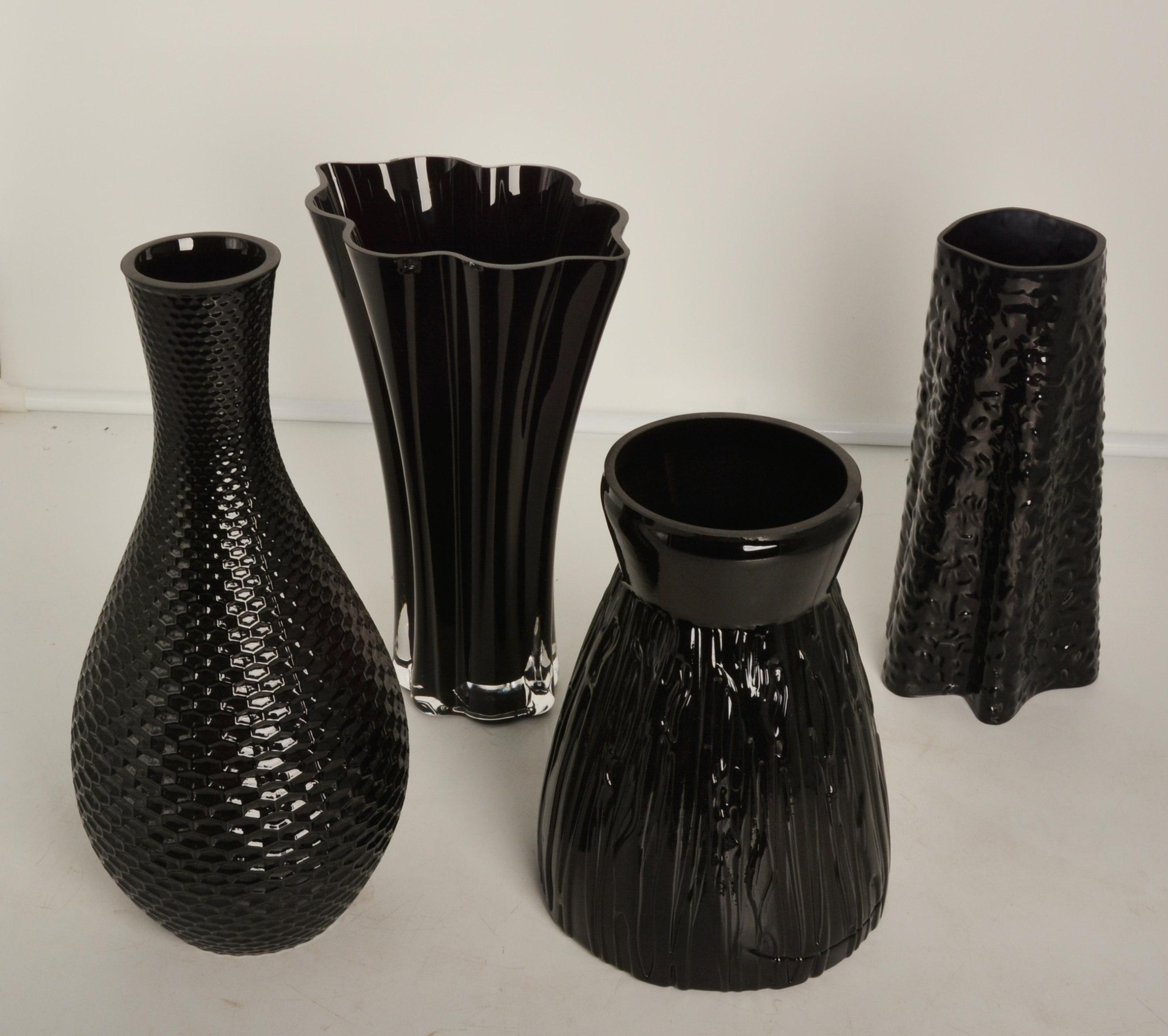black primary glass vase