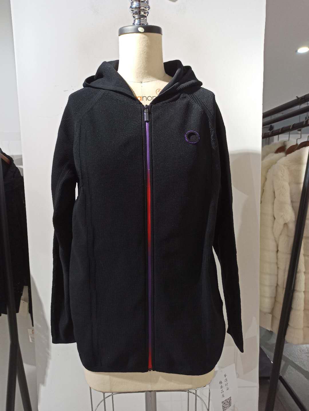 FASHION PROJECT HANGZHOU LIMITED – ropa deportiva 4