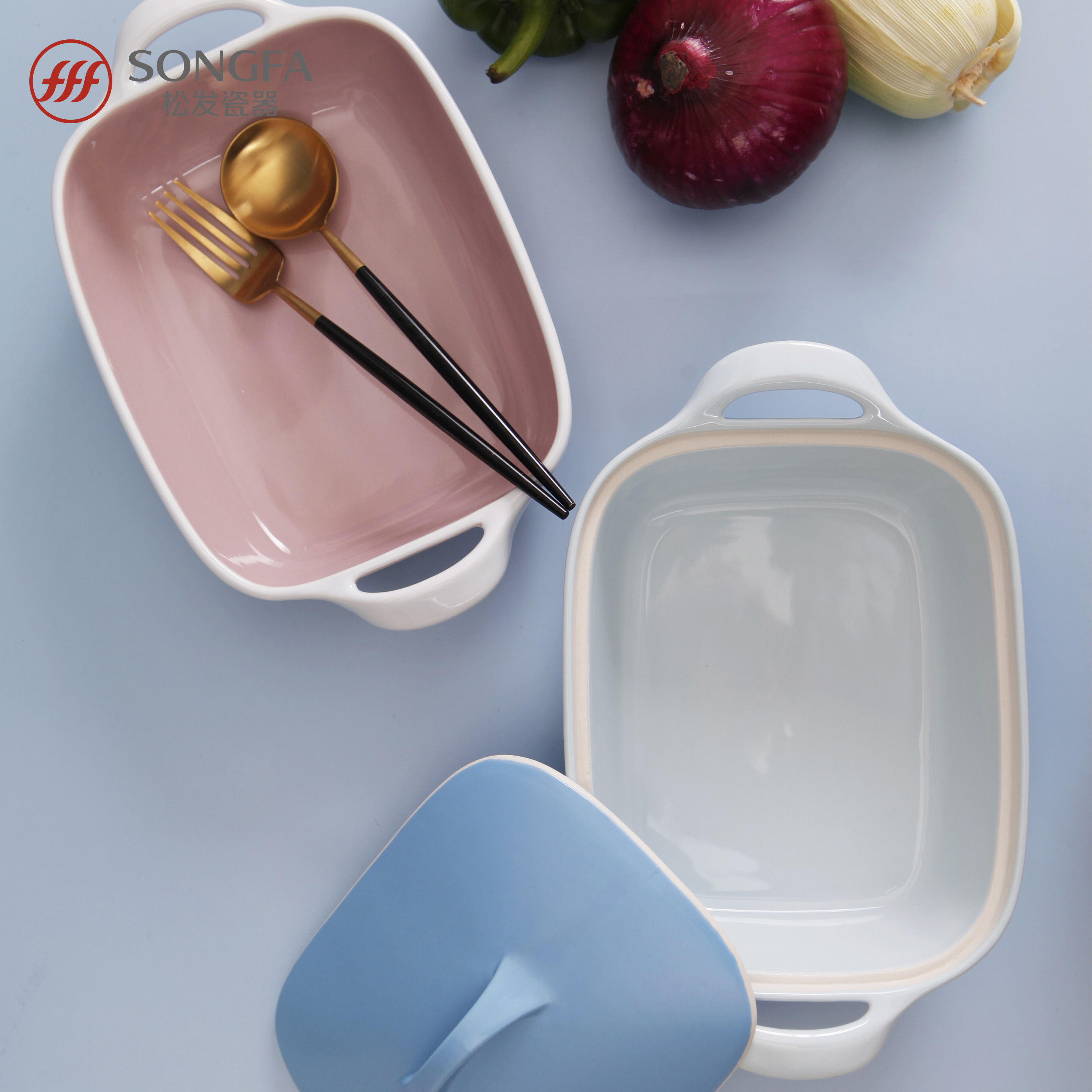 Baking pan with colored glaze
