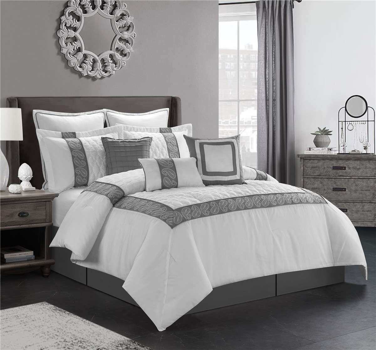 Laszlo comforter set