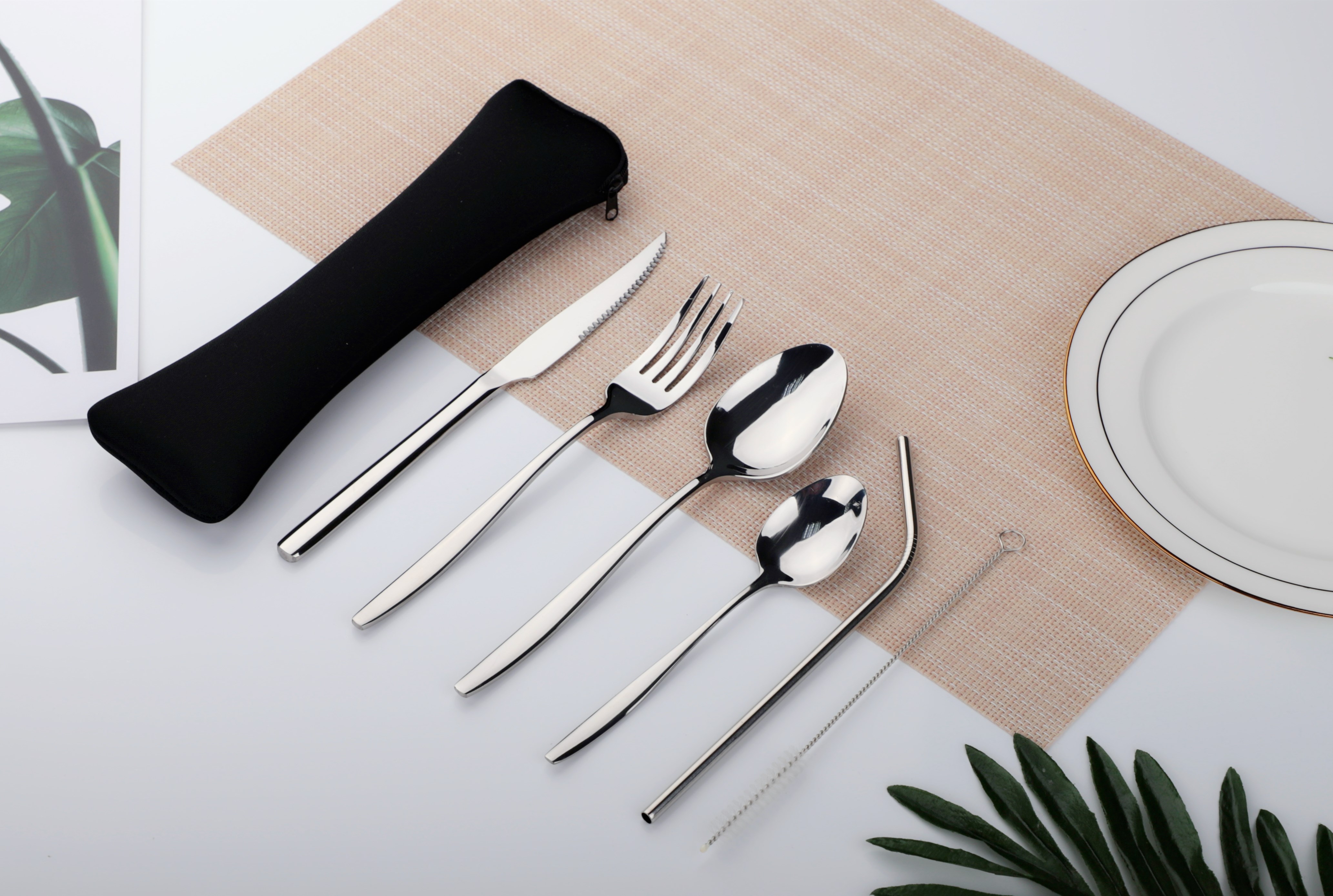 Portable cutlery set