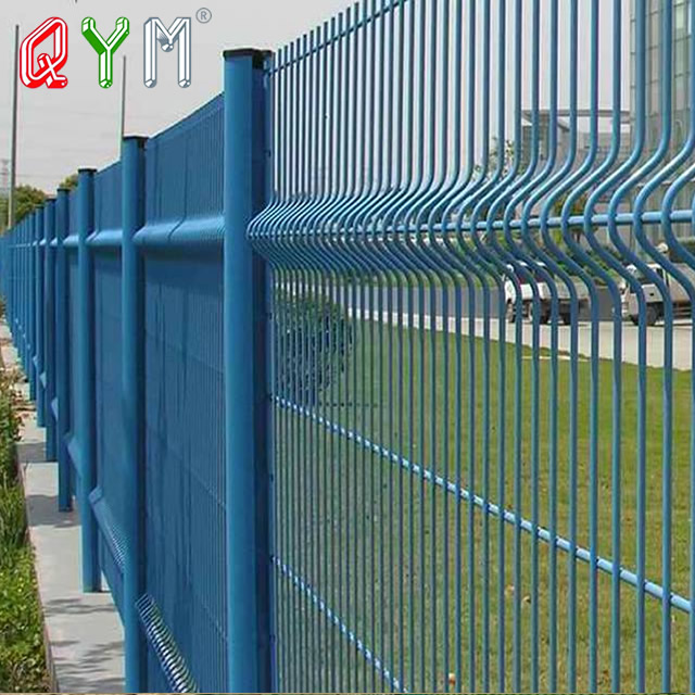 Welded mesh fence