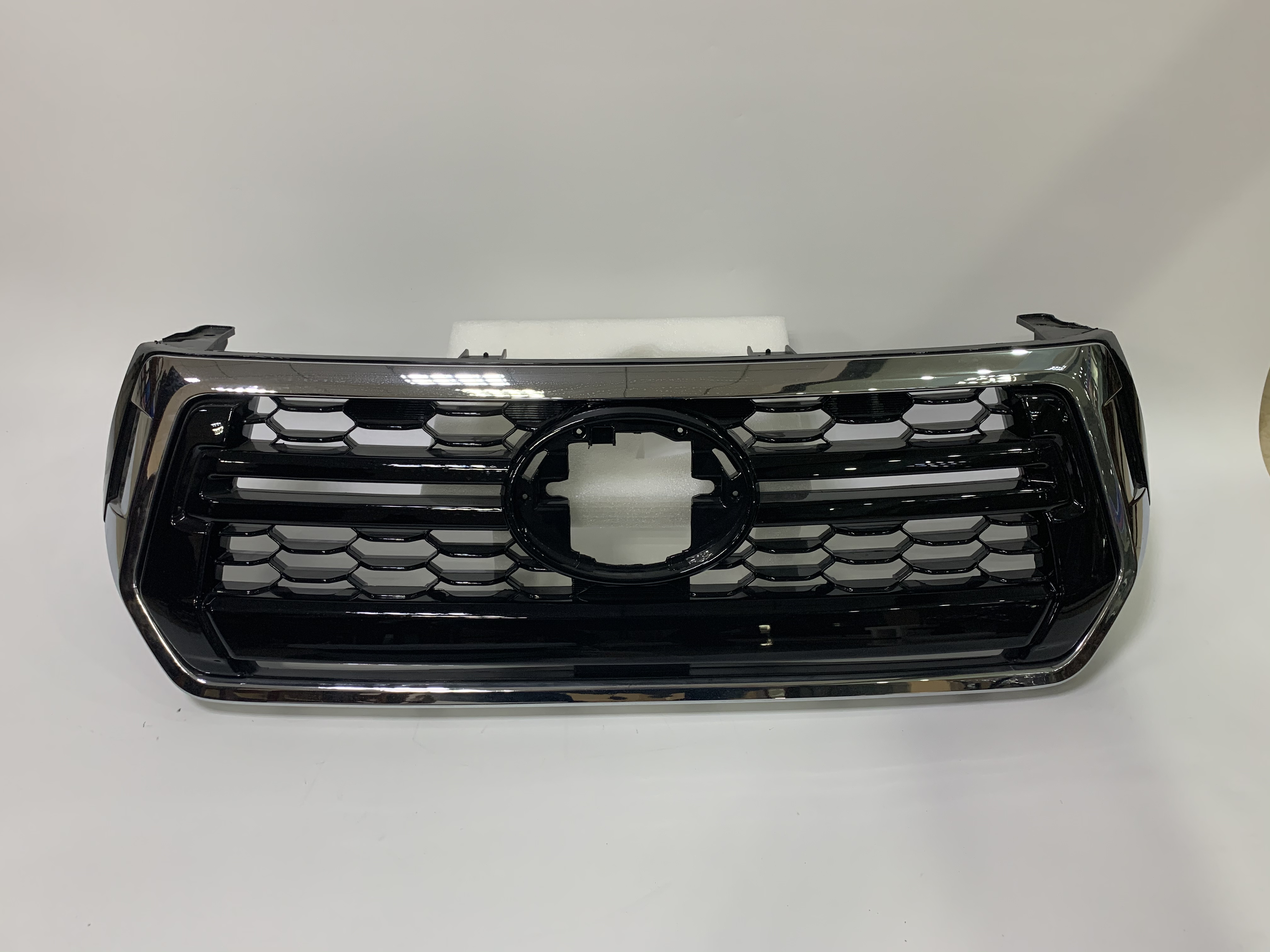 Rocco 2018 Grille Chrome