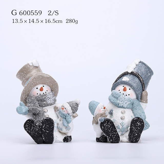 2/A resin playful snowmen