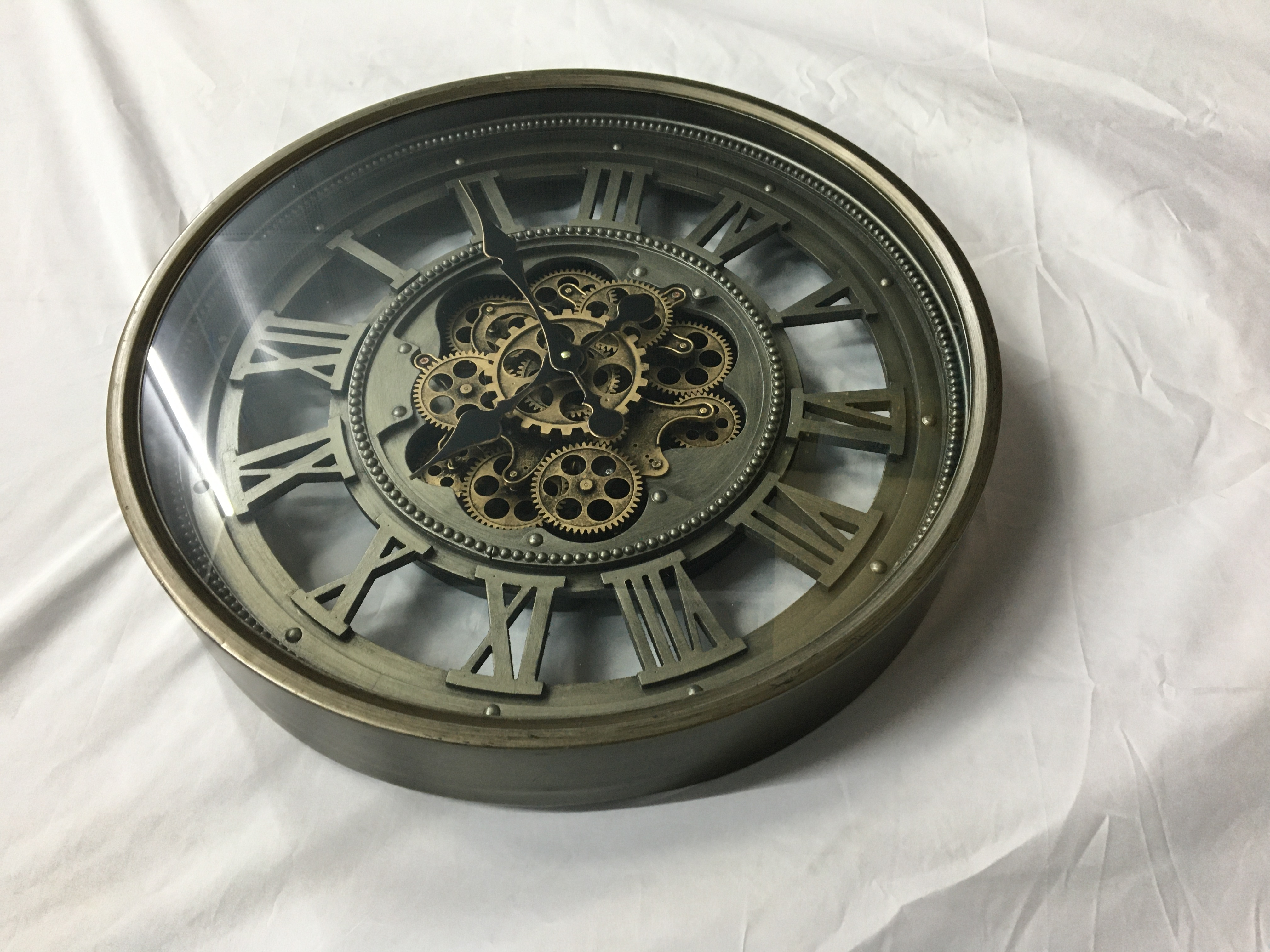 Factory hot sale gear moving design clock retro dinner COG clocks wall roman numerals