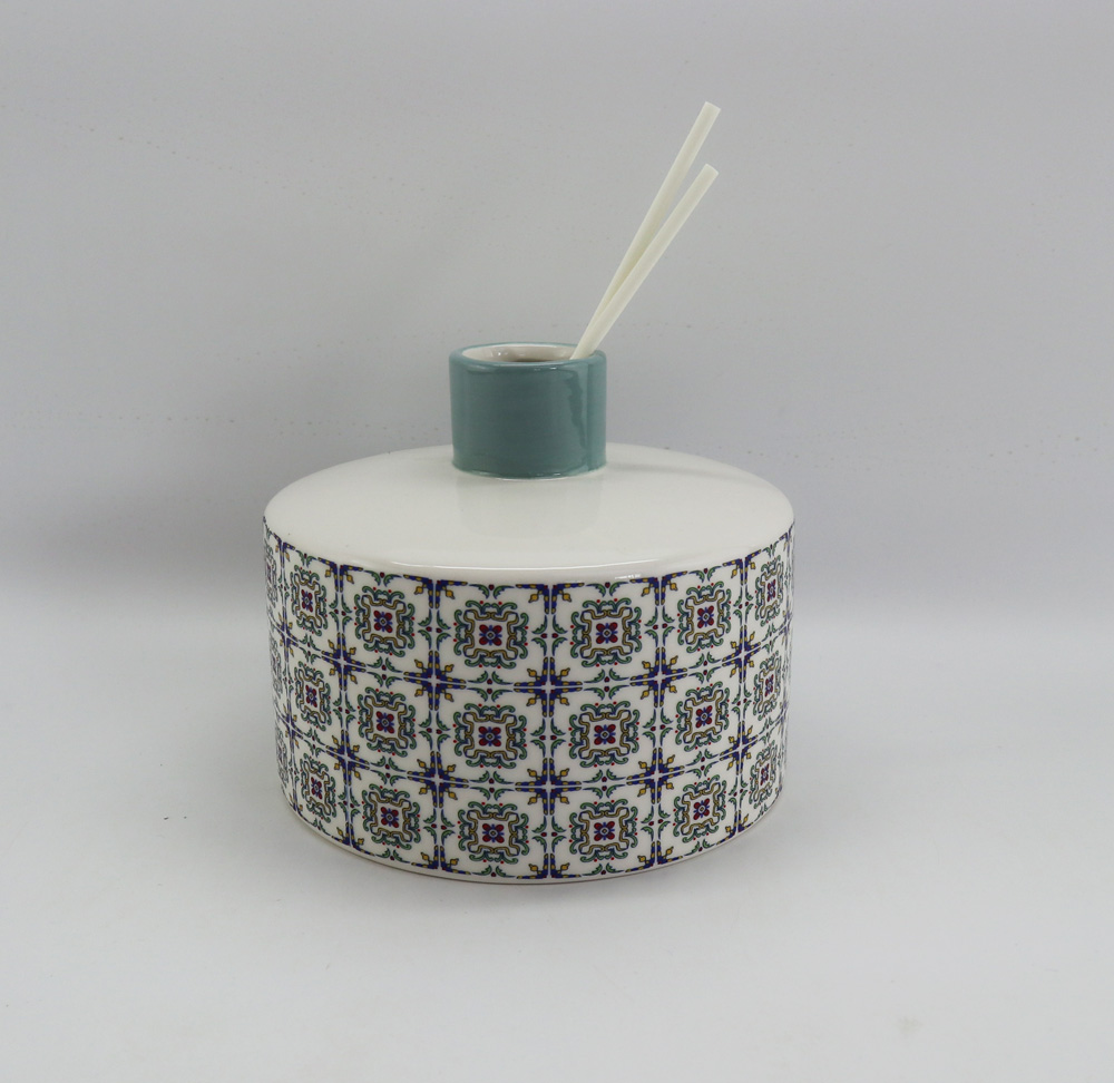 perfume bottle,vase