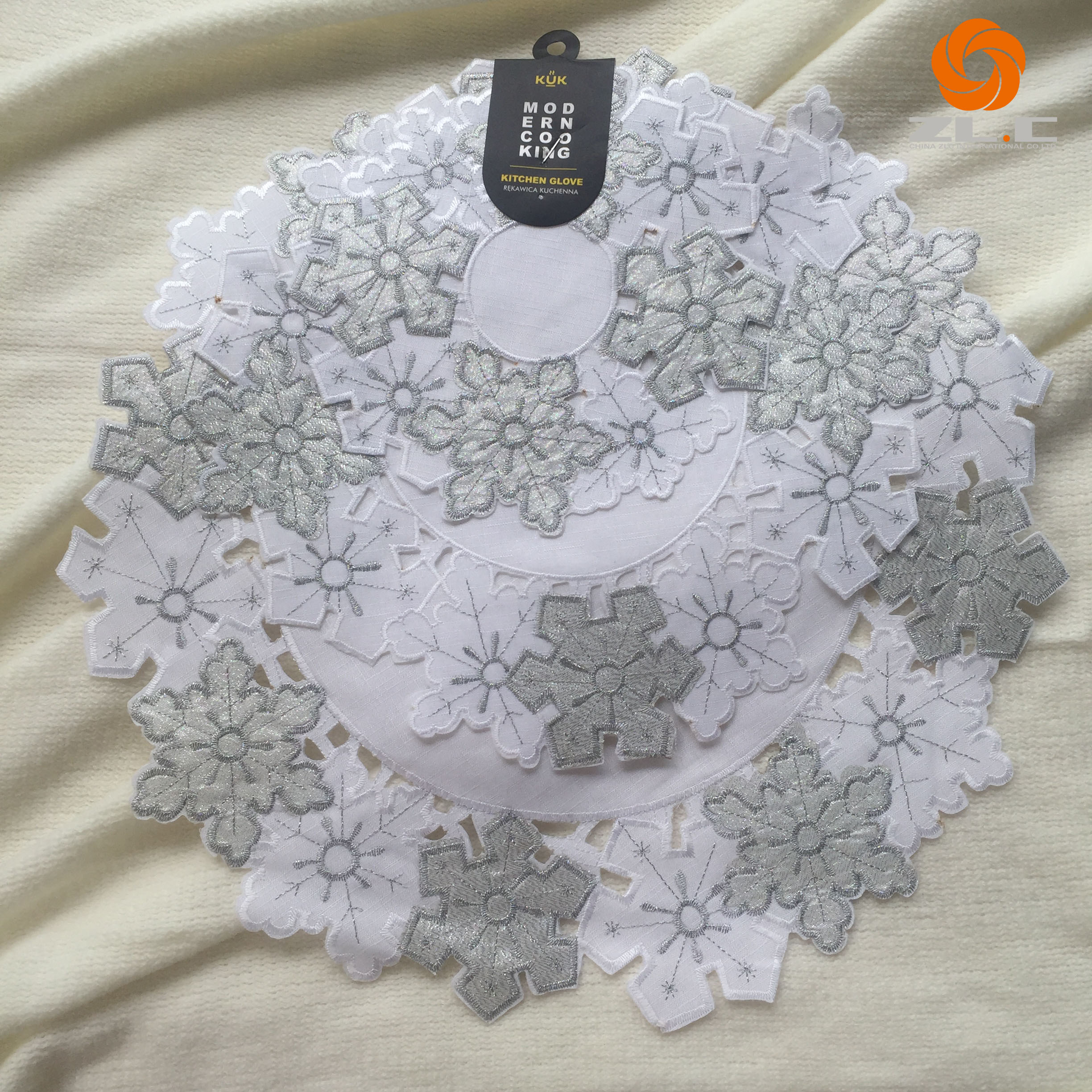 Embroidered plate pad