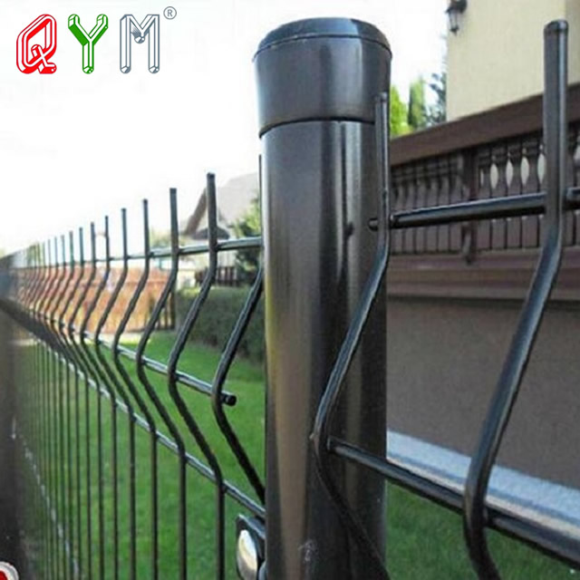 Welded mesh fence