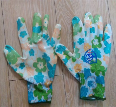 Polyester/nylon pattern print lining nitrile palm coating glove