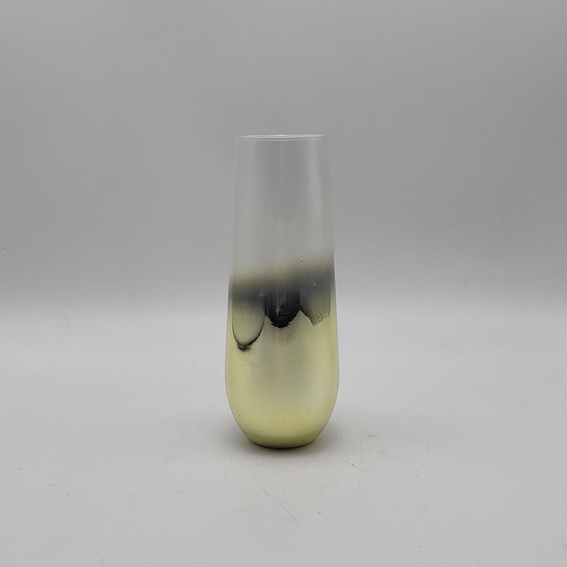 The gradated color is an electroplated vase