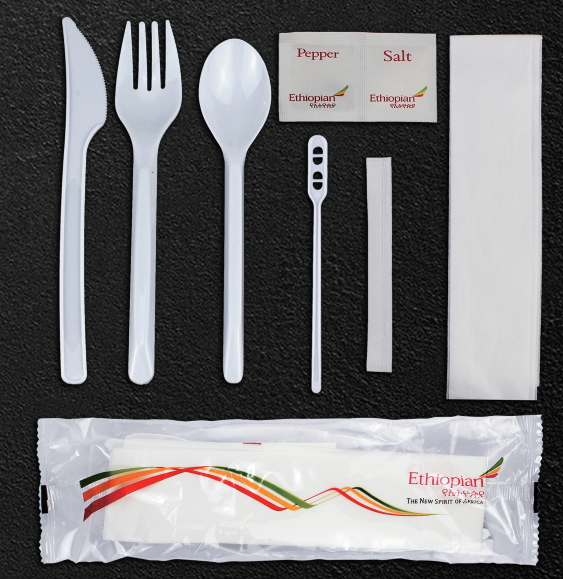 Disposable plastic cutlery kit