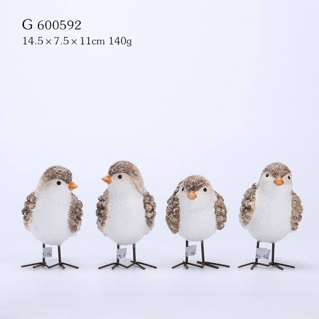 4/A resin bird santa with menta feet