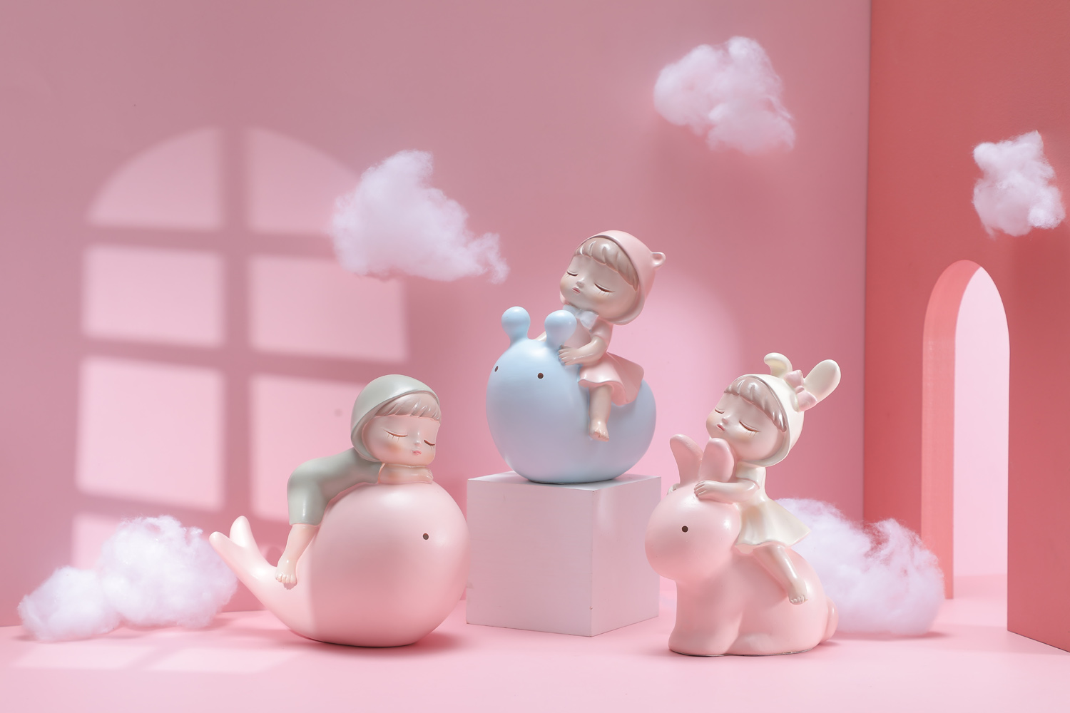 Polyresin kids with animals