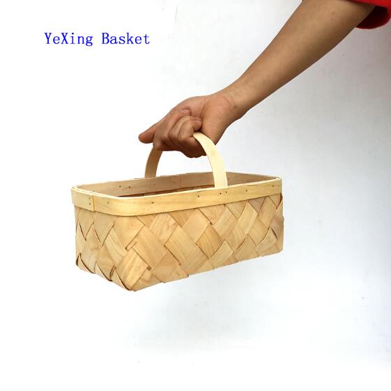 Rectangular chipwood basket with fix handle