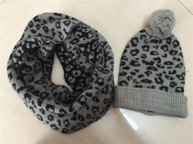 Ladies leopard jacquard hat with scarf