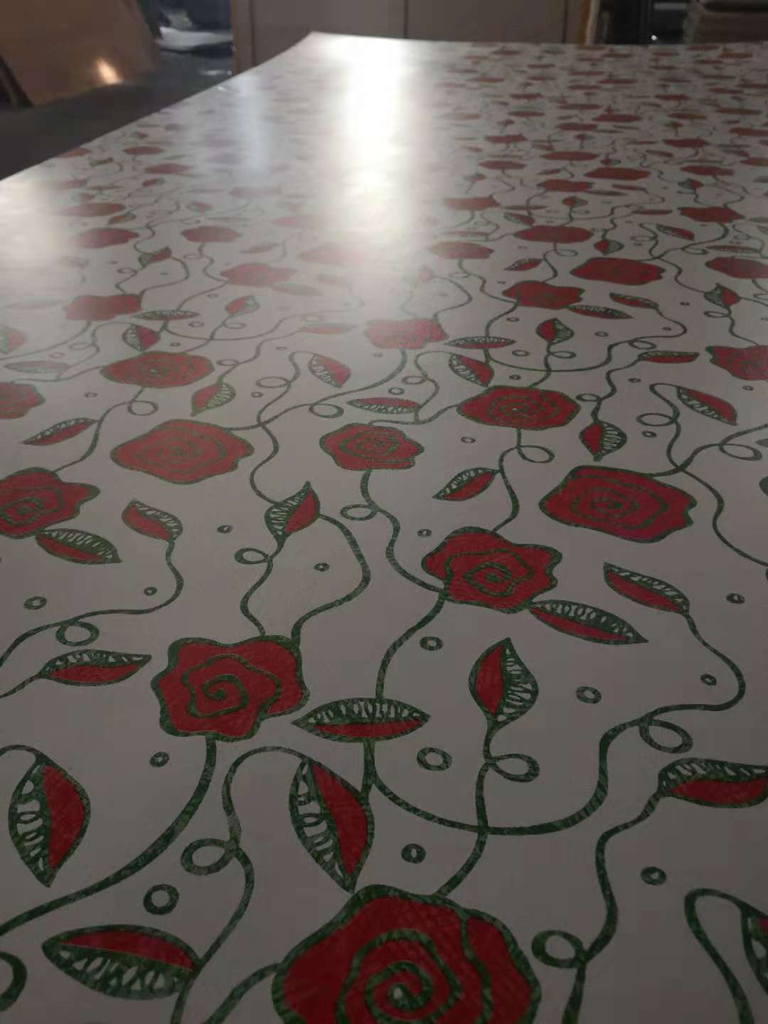 Paper overlaid plywood and decoration with many cloors