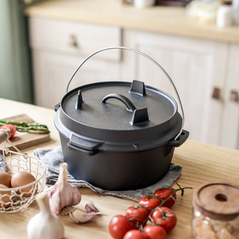 cast iron camping dutch oven