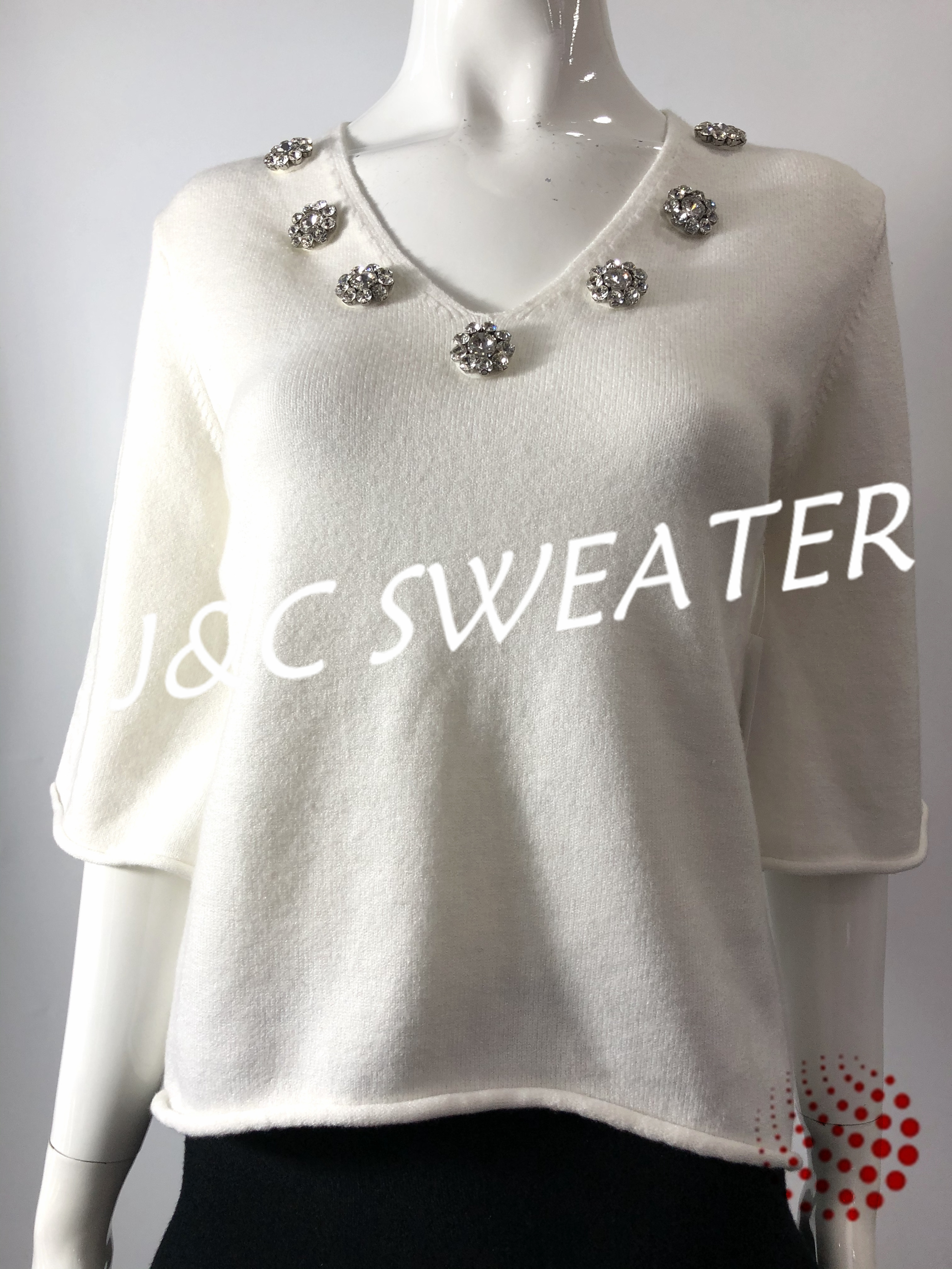 7G Ladies'V neck 3/4 sleeve sweater with diamond flower decoration