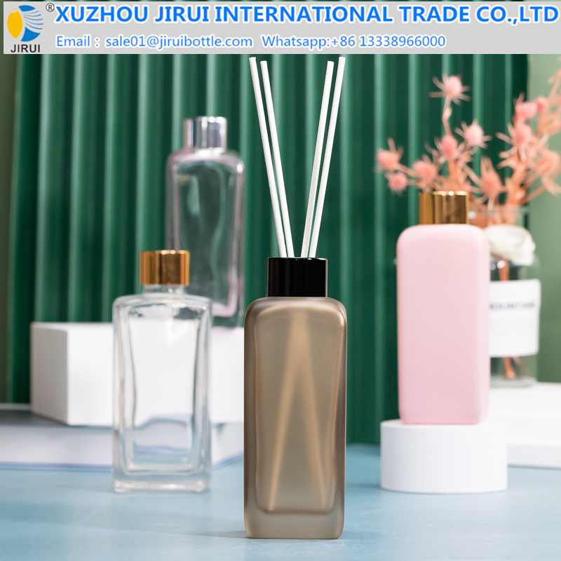 150ml Square Clear Cosmetic Packaging Lotion Pump Bottle Glass Diffuser Bottle